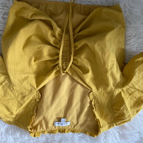Love Bonito- Yellow crop top 💛 - Picture 4 of 6